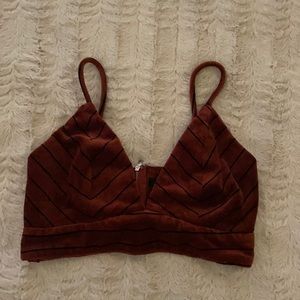 Papaya crop top. Super cute just don’t wear anymore. Nearly perfect condition💕